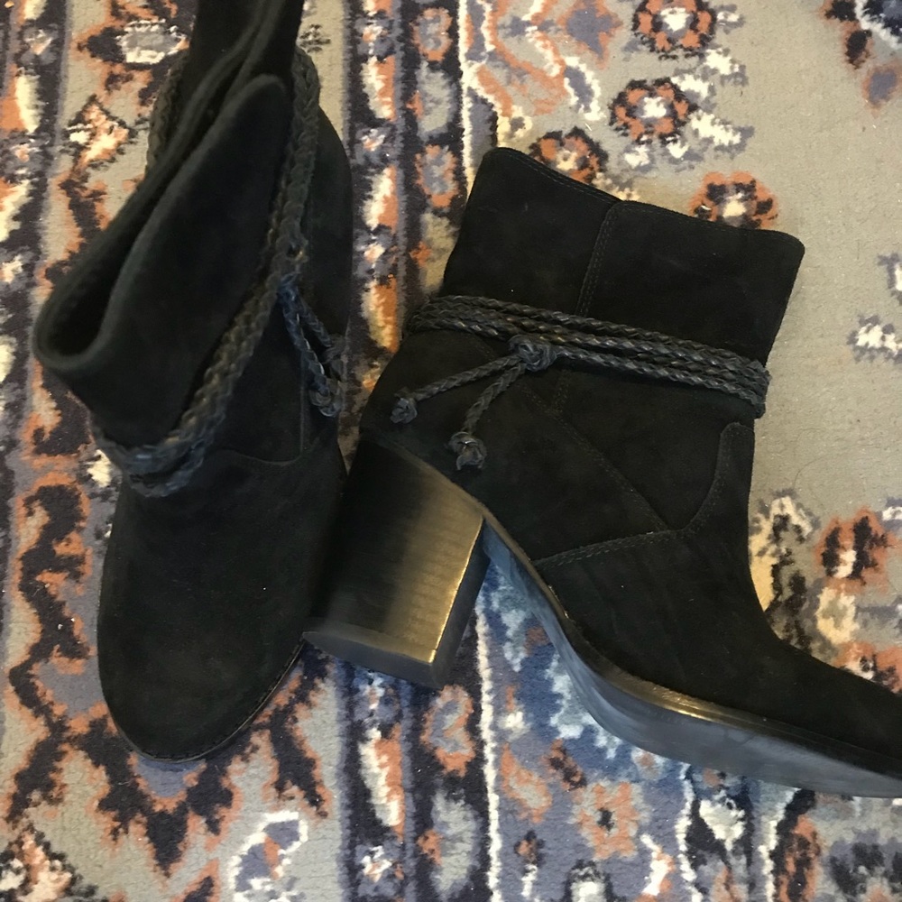 NWOT Splendid Suede Black Fall Booties